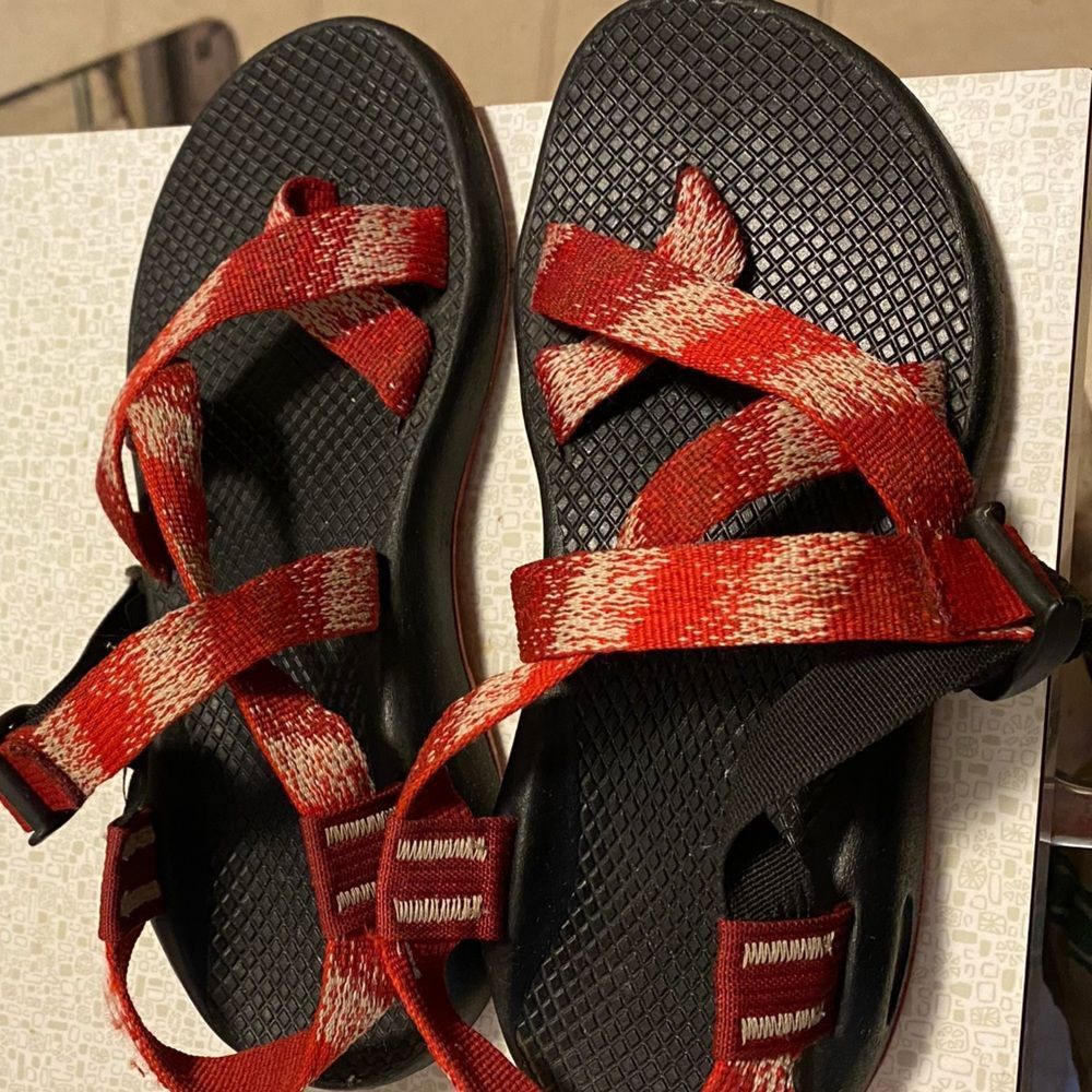 Chaco Women’s size 7 sandals, Red and white design.